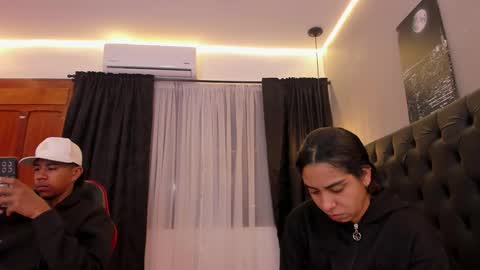 Violet and Myers online show from November 29, 2025, 11:24 am