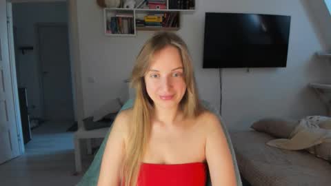Snapshot of violet_blue_eyes chatting on October 9, 2025, 8:56 am Violet online show from October 9, 2025, 8:56 am