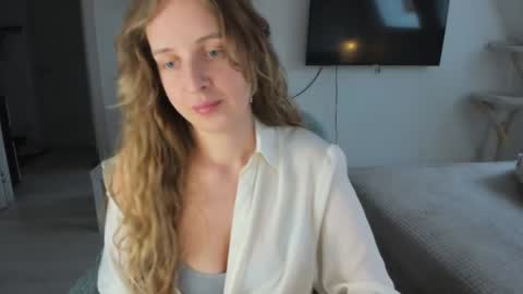 Snapshot of violet_blue_eyes chatting on November 11, 2025, 12:05 pm Violet online show from November 11, 2025, 12:05 pm