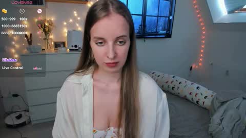 Snapshot of violet_blue_eyes chatting on March 5, 2026, 1:18 pm Violet online show from March 5, 2026, 1:18 pm