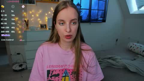 Snapshot of violet_blue_eyes chatting on March 9, 2026, 12:53 pm Violet online show from March 9, 2026, 12:53 pm