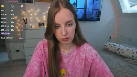 Snapshot of violet_blue_eyes chatting on March 12, 2026, 12:55 pm Violet online show from March 12, 2026, 12:55 pm