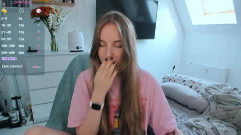 Snapshot of violet_blue_eyes chatting on April 6, 2026, 1:34 pm Violet online show from April 6, 2026, 1:34 pm