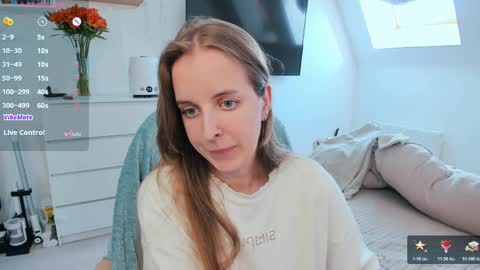 Snapshot of violet_blue_eyes chatting on April 8, 2026, 1:33 pm Violet online show from April 8, 2026, 1:33 pm