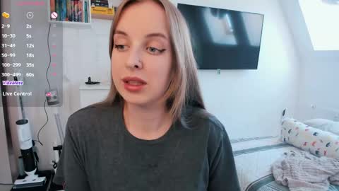 Snapshot of violet_blue_eyes chatting on April 20, 2026, 12:08 pm Violet online show from April 20, 2026, 12:08 pm