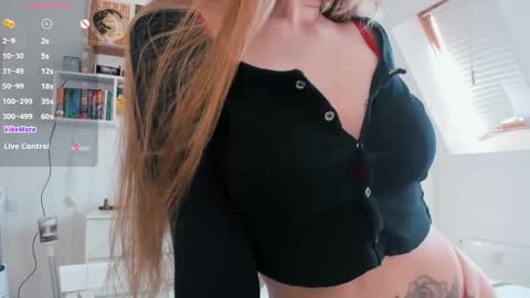 Snapshot of violet_blue_eyes chatting on April 21, 2026, 1:17 pm Violet online show from April 21, 2026, 1:17 pm