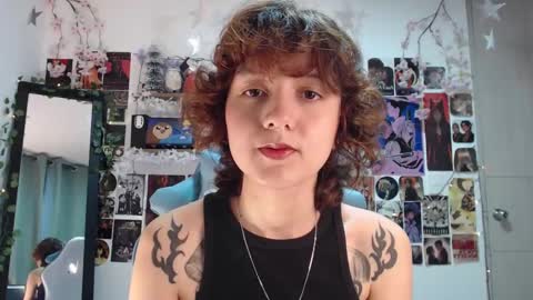 Snapshot of violet_bluee chatting on February 23, 2025, 7:11 am Violet online show from February 23, 2025, 7:11 am