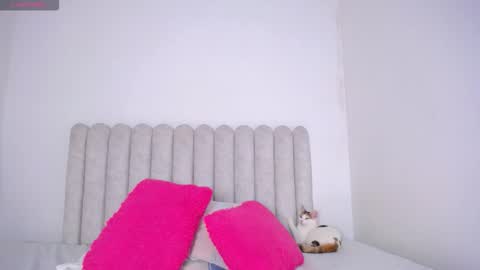 violet_giraldo online show from March 3, 2026, 6:25 pm