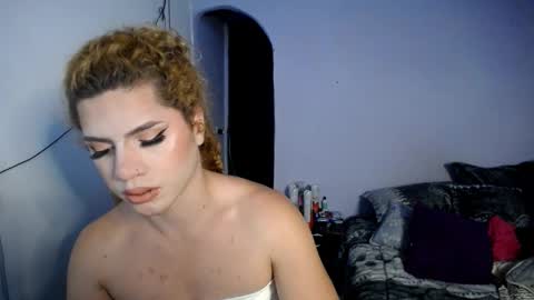 violet_hyuga online show from September 9, 2025, 4:01 am