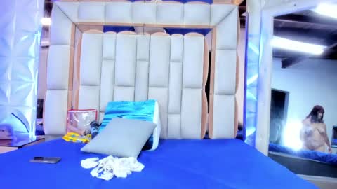 violet_milleer online show from April 19, 2026, 7:38 pm