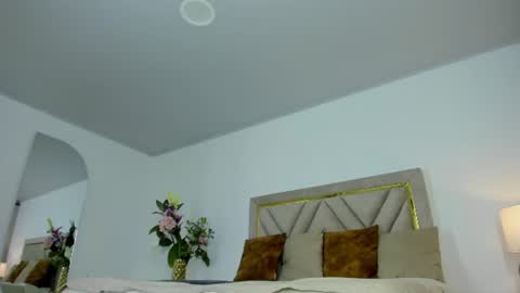 Snapshot of violet_queen2 chatting on June 18, 2026, 6:56 pm Mary online show from June 18, 2026, 6:56 pm