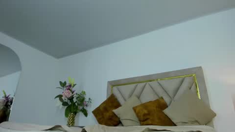 Snapshot of violet_queen2 chatting on June 29, 2026, 7:03 pm Mary online show from June 29, 2026, 7:03 pm