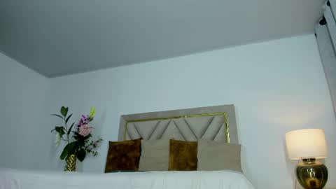 Snapshot of violet_queen2 chatting on July 14, 2026, 6:57 pm Mary online show from July 14, 2026, 6:57 pm
