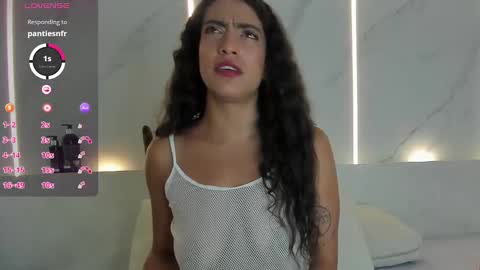 violet_roux online show from September 18, 2025, 7:38 pm