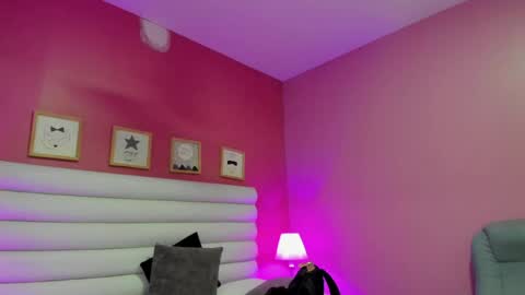 violet_sinclair online show from April 24, 2026, 11:23 am