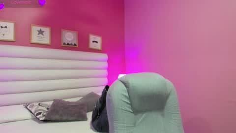 violet_sinclair online show from May 4, 2026, 11:28 am