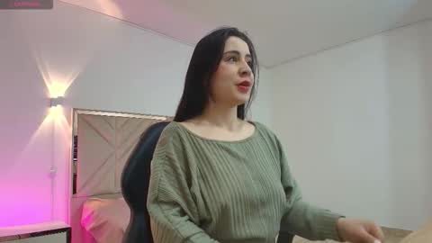 violet_tay1 online show from October 4, 2025, 10:35 am