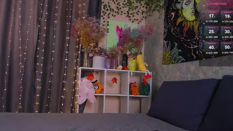 Violet online show from October 25, 2025, 4:42 am