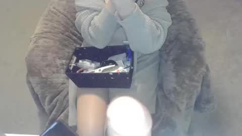 violet_winter97 online show from December 24, 2024, 3:16 pm