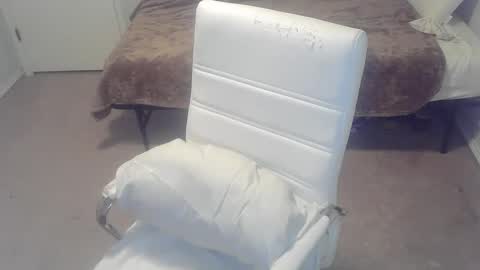 violet_winter97 online show from January 8, 2025, 1:21 am