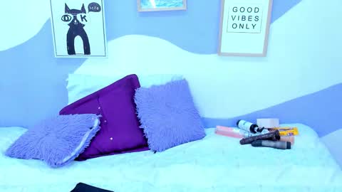 violeta_1404 online show from November 14, 2025, 1:43 pm