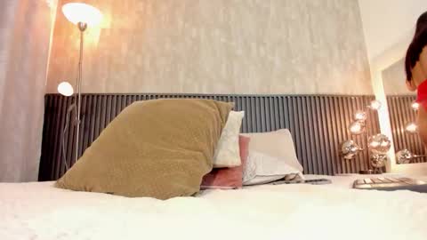 violeta fowler online show from October 24, 2025, 5:48 am