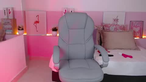 Violeta leon online show from February 22, 2025, 7:01 am