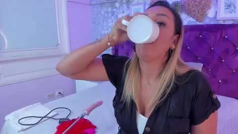 violeta_medina online show from September 30, 2025, 11:04 am