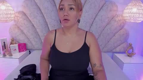 violeta_medina online show from December 18, 2025, 1:44 am