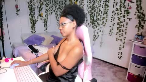 Snapshot of violeta_miler_ chatting on May 14, 2026, 5:42 pm Violeta online show from May 14, 2026, 5:42 pm