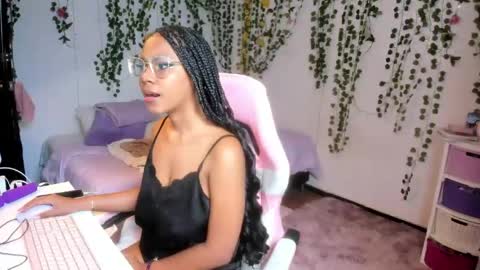 Snapshot of violeta_miler_ chatting on May 29, 2026, 5:44 pm Violeta online show from May 29, 2026, 5:44 pm