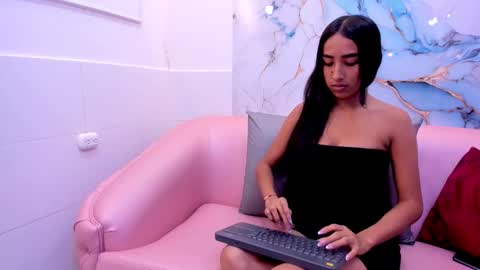 Violeta online show from November 14, 2025, 12:15 pm