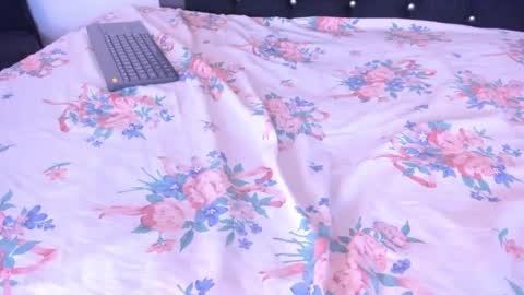 VioletaDums online show from September 30, 2025, 3:11 am