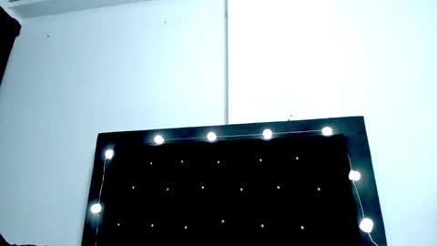 VioletaDums online show from April 18, 2026, 5:22 am