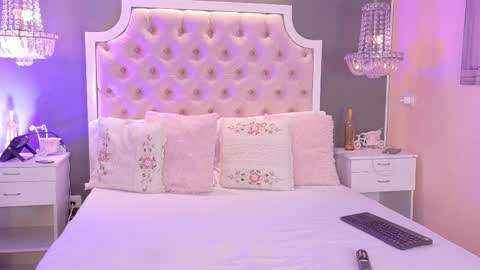 Violet  online show from January 15, 2026, 12:10 pm