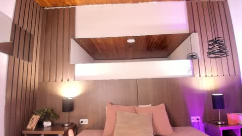 Violet online show from September 26, 2025, 1:59 pm