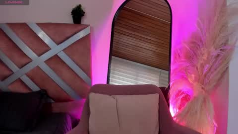 Call me Violet online show from October 30, 2025, 7:36 pm