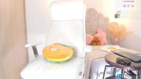 violeth___ online show from February 1, 2025, 2:34 pm