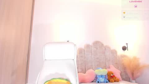 violeth___ online show from February 9, 2025, 2:18 pm