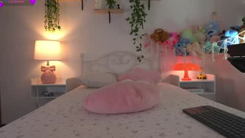 violeth___ online show from April 21, 2026, 12:55 pm