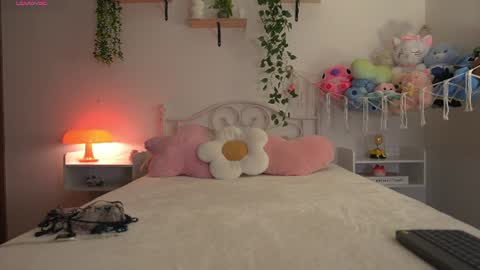 Snapshot of violeth___ chatting on July 22, 2026, 11:02 am violeth___ online show from July 22, 2026, 11:02 am