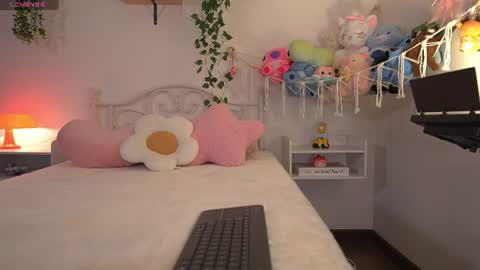 Snapshot of violeth___ chatting on July 23, 2026, 11:08 am violeth___ online show from July 23, 2026, 11:08 am