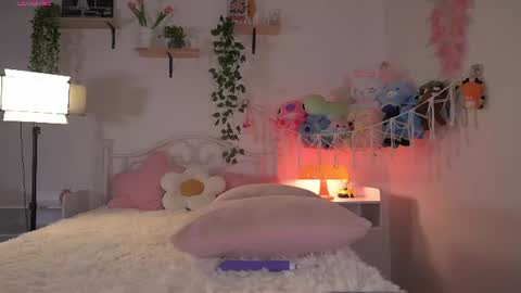 Snapshot of violeth___ chatting on July 28, 2026, 11:17 am violeth___ online show from July 28, 2026, 11:17 am