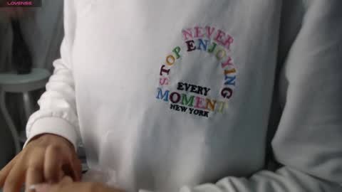 violeth_b online show from December 4, 2024, 12:36 pm