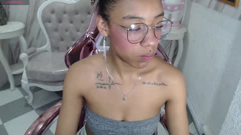 violeth_b online show from December 10, 2024, 4:27 pm