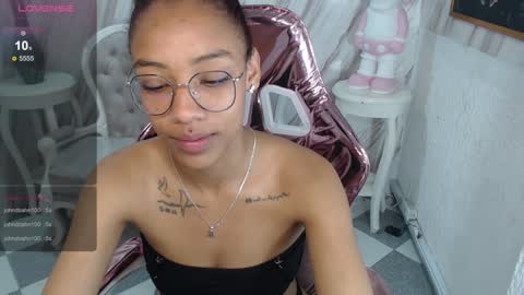 violeth_b online show from January 7, 2025, 6:35 pm