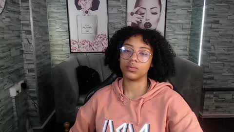 violeth_b online show from September 10, 2025, 12:38 pm