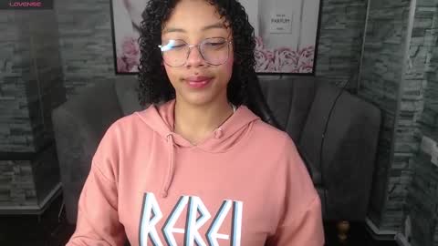 violeth_b online show from October 6, 2025, 12:46 pm