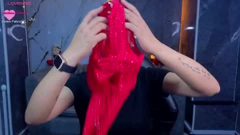 violeth_b online show from June 5, 2026, 1:39 pm