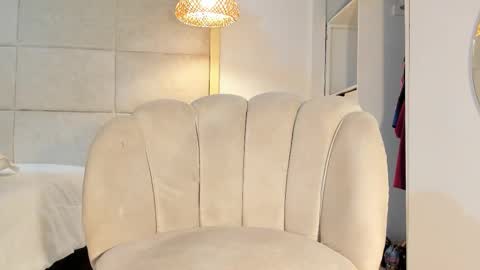 violeth online show from September 30, 2025, 7:19 pm